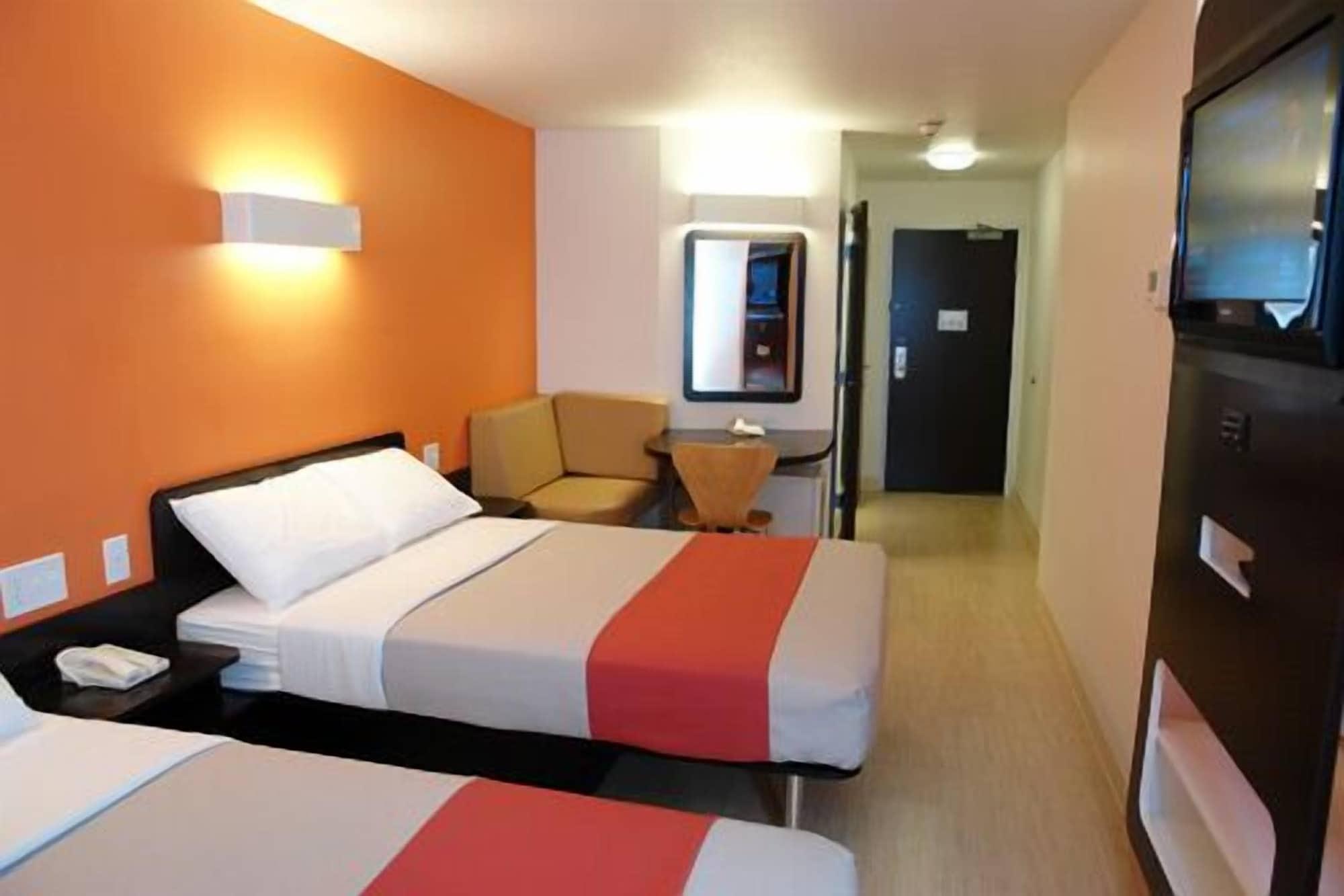 Hotel 6 - Albany, Ny - Airport 2*