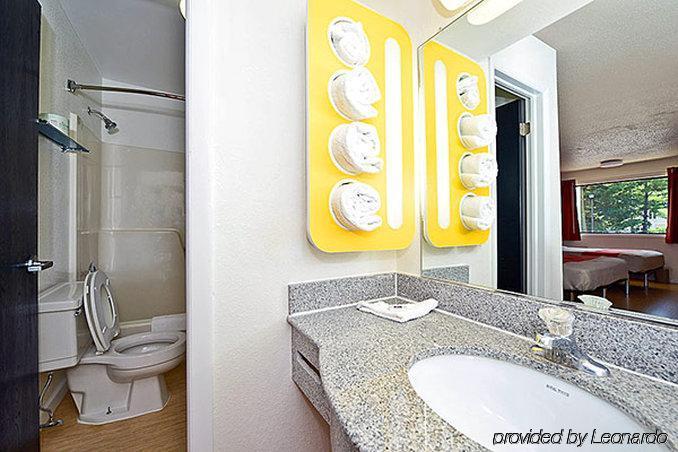 6 - Albany, Ny - Airport Hotel 2*
