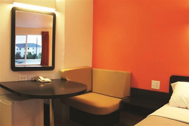 6 - Albany, Ny - Airport 2*