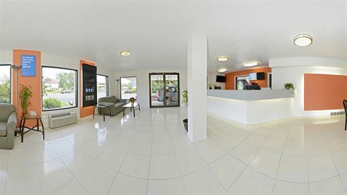 Hotel 6 - Albany, Ny - Airport 2*